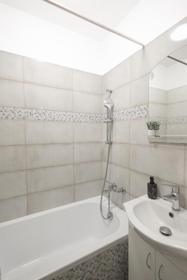 Clicktheflat Stawki Apart Rooms Varşovia Exterior foto